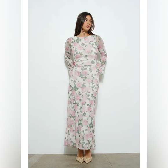 Dresses & Skirts - Floral Pink Long Sleeve Maxi Dress